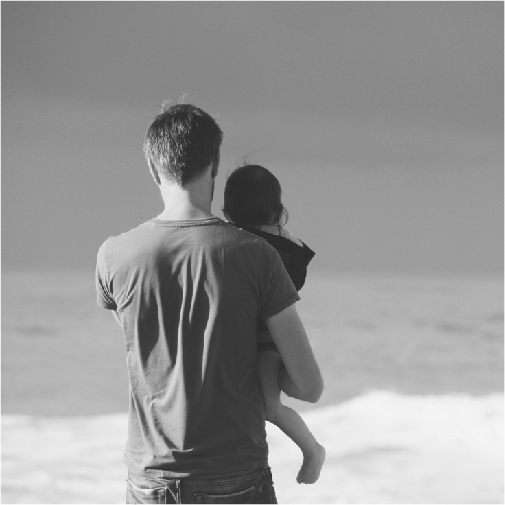 Father_and_Daughter_on_beach_Grey_736.jpg